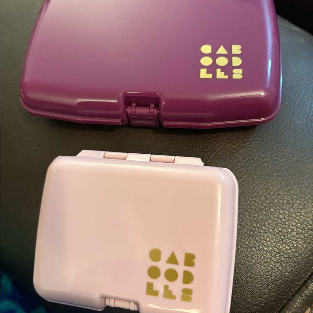 Caboodles Dual Case Set in Purple and Lavender - Picture 5 of 5